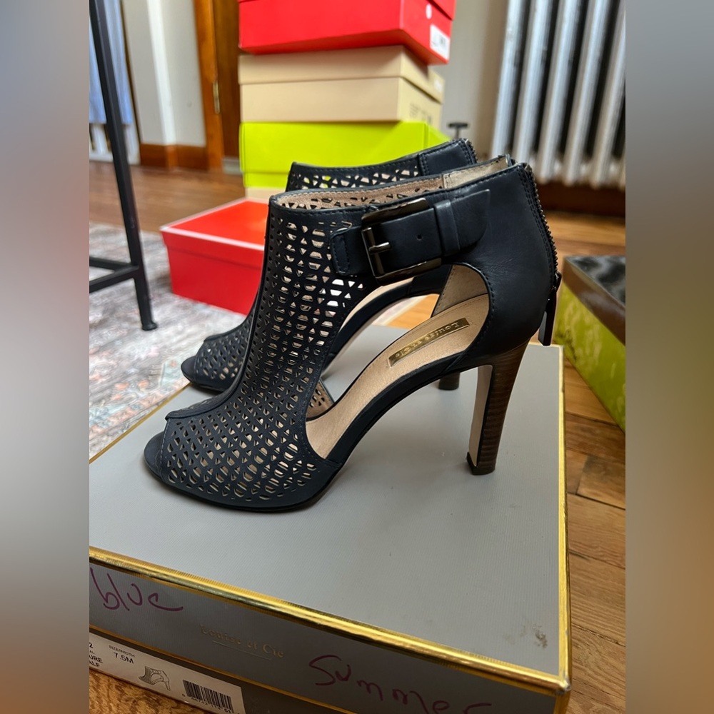 Like new Louise St Cie Sandal Heel Women’s size 7.5